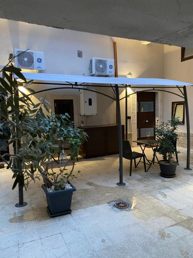 Il Cortiletto28 Rooms & House سيراكوزا المظهر الخارجي الصورة