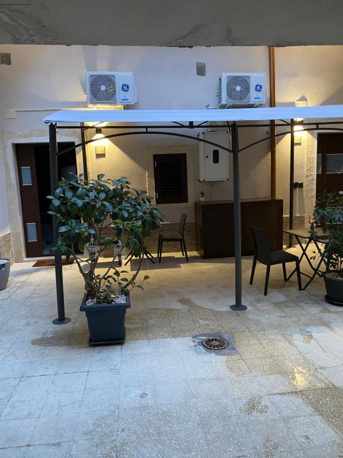 Il Cortiletto28 Rooms & House سيراكوزا المظهر الخارجي الصورة
